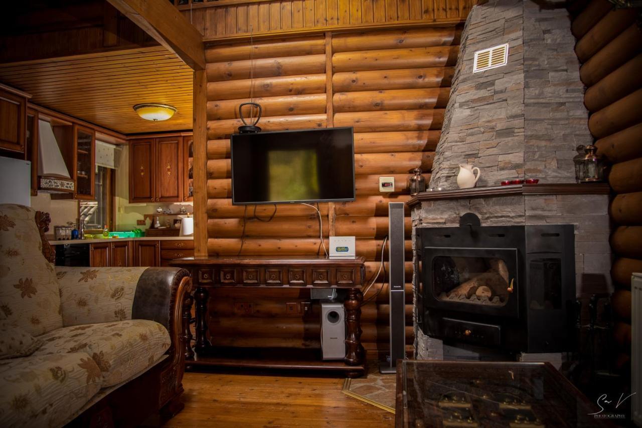 *2 Bdr Log House /Mountains/Queen Bed/Fireplace Gourri Екстер'єр фото