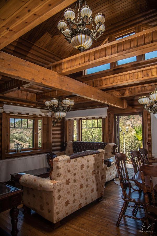*2 Bdr Log House /Mountains/Queen Bed/Fireplace Gourri Екстер'єр фото